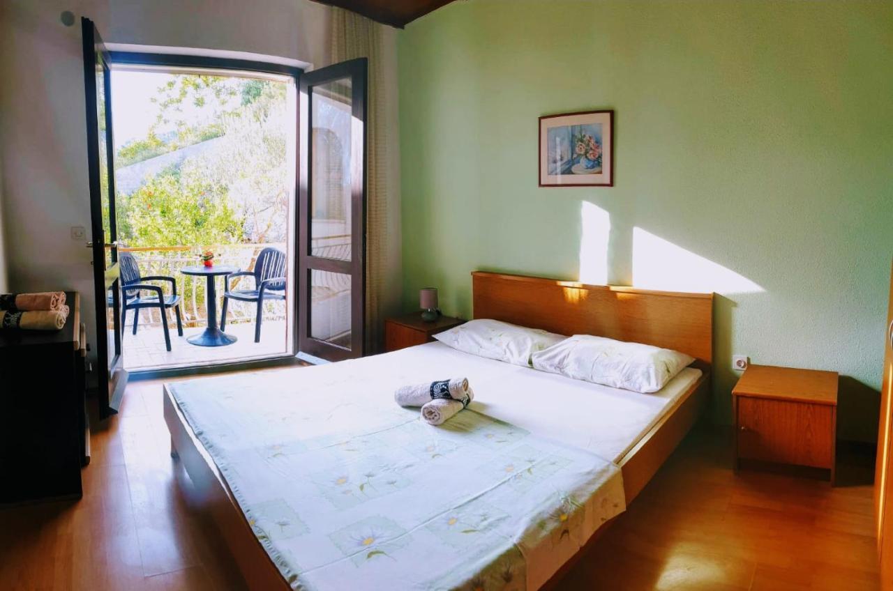 Apartments Asija Brela Zewnętrze zdjęcie